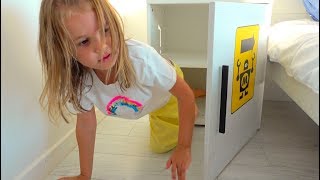 Дети - Невидимки прятки в доме