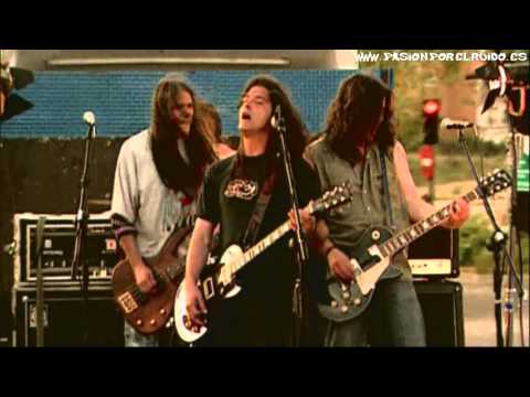 BARRICADA 2002 EL TROMPO VIDEOCLIP OFICIAL  [BARRICADA 2002 - BÉSAME]