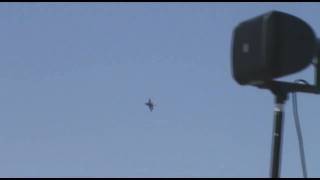 preview picture of video '2010 NAF El Centro Airshow Viper West F-16 Demo/Heritage Flight P-51 Mustang.'