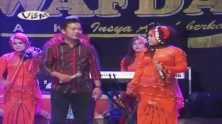 Download lagu El Wafda Demak _ Asam Di Gunung Garam Di Laut _ Live Jepara 2015 mp3
