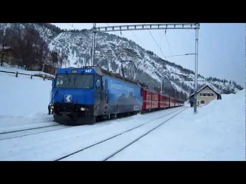 Umgeleiteter RhB-Regioexpress in La Punt-Chamues-ch