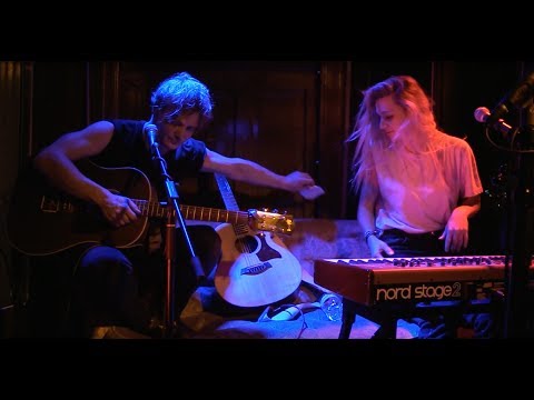 Two Face Twin - Swimming With The Crocodiles (The Veils)