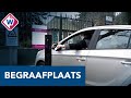 'Huilende mensen voor het hek' na aanpassing regels begraafplaats - OMROEP WEST