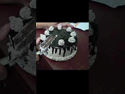 chocolate dripping cake 🎂