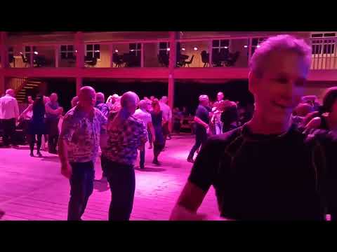 I min gröna John Deere med Donnez på Lavvotunet på Dokka camping 12.10.23 Dansnytt Jan Tore Eriksen