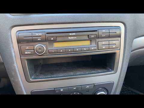Octavia 2: Removing OEM "Blues" Radio