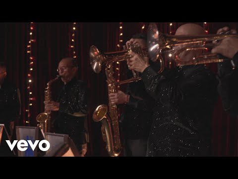 Los Alfa 8 - Bajo El Cielo De Paris (Video Oficial) ft. Giovanna Giacometto