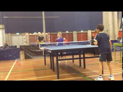 laura smækker dreng i bordtennis