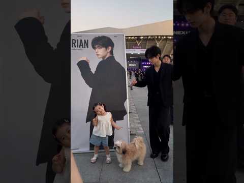 [MOMENT] He Came to Say Hi