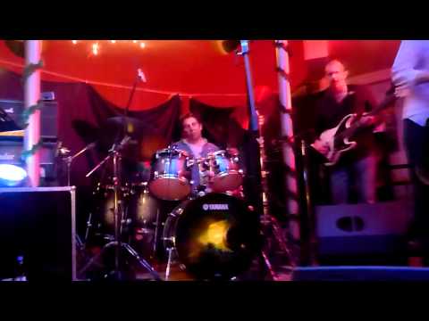 Bei der 1st class session am 11.12.11 Phil Gould Drumsolo Teil 2 vom Fleetwood Mac Song