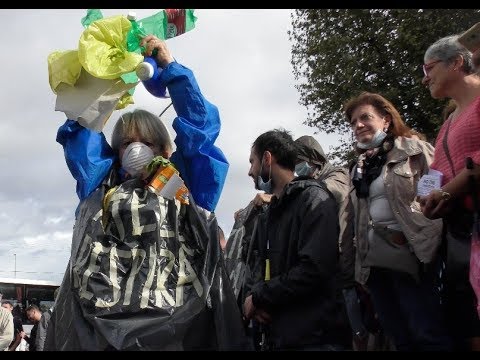 Rifiuti, la protesta dei romani: «Stufi di vivere con la nausea» Rifiuti, la protesta dei romani: «Stufi di vivere con la nausea»