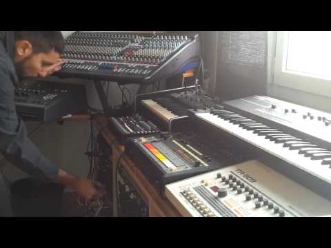 3 years before Crystal geometry started : Live analog techno jam