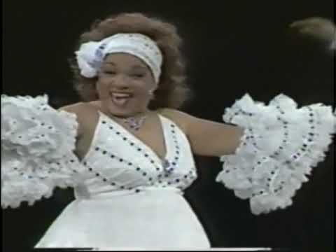 Aurora Basnuevo - Aurora Me LLamo Yo