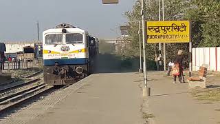 preview picture of video '12039 - Kathgodam New Delhi Shatabdi Express arriving at Rudrapur City Railway Station'