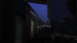 大阪の電車　夜