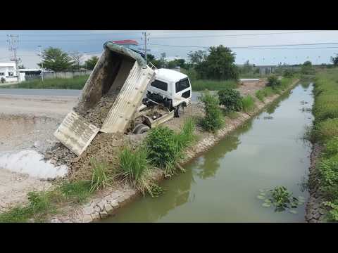 Epic Fail: Dump Truck Almost Ends Up in the Canal