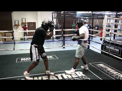 King Mo sparring Andrew Tabiti