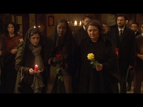 Puente Viejo C995 - Se celebra en la plaza el triste funeral de María y Esperanza