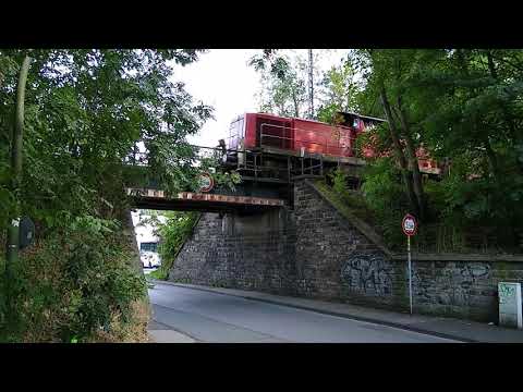 DB 294 584 -8 (V90) Ennepetalbahn mit offenen Güterwagen