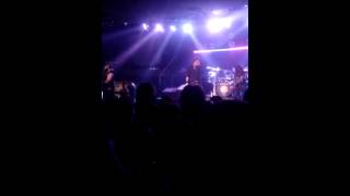 98.9 The Bear&#39;s Elect. Christmas feat. Buckcherry(5)