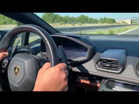 Lamborghini Huracán Spyder speeding 322km/h on Croatian Highway