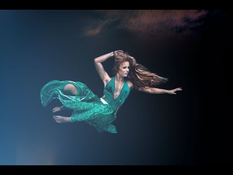 Underwater fashion photo shoot  - Behind the scenes