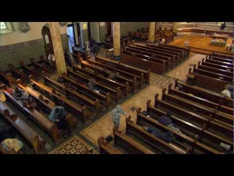 Biserica &icirc;n care oamenii străzii se pot adăposti pe timp de ger, ninsoare sau ploaie. &bdquo;Frații noştri fără casă fac parte din comunitatea noastră şi nu trebuie daţi afară din casele de rugăciune!&rdquo;