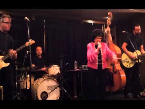 Wanda Jackson - "Fujiyama Mama" Live 2012.