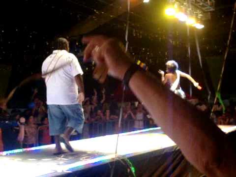 Último Desfile da Rainha do Carnaval 2011 - Graziele (Entrega de Faixa) 14/01/12