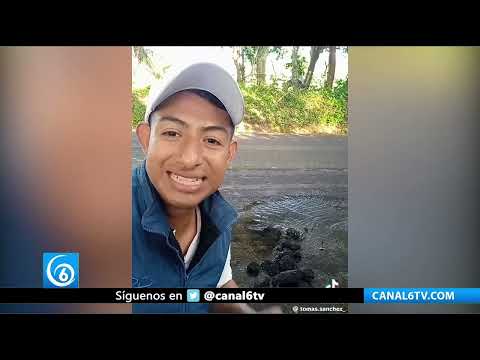 Video: Nace manantial en bache de carretera en Veracruz