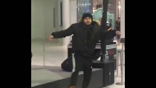 Man sings 6ix9ine, Tati and does the STOOPID dance during Jingle bells!!! 😂😂😂