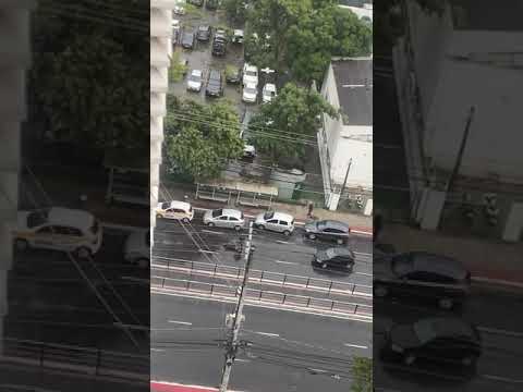 Tiroteio na avenida leitão da Silva, deixa morto e feridos 