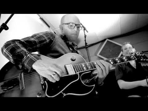 Trio Bravo (Accoustic Live Band Street Music Style) - Live Snippets