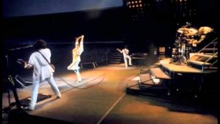 6. A Kind Of Magic/Vocal Improvisation (Queen-Live In Cologne: 7/19/1986)