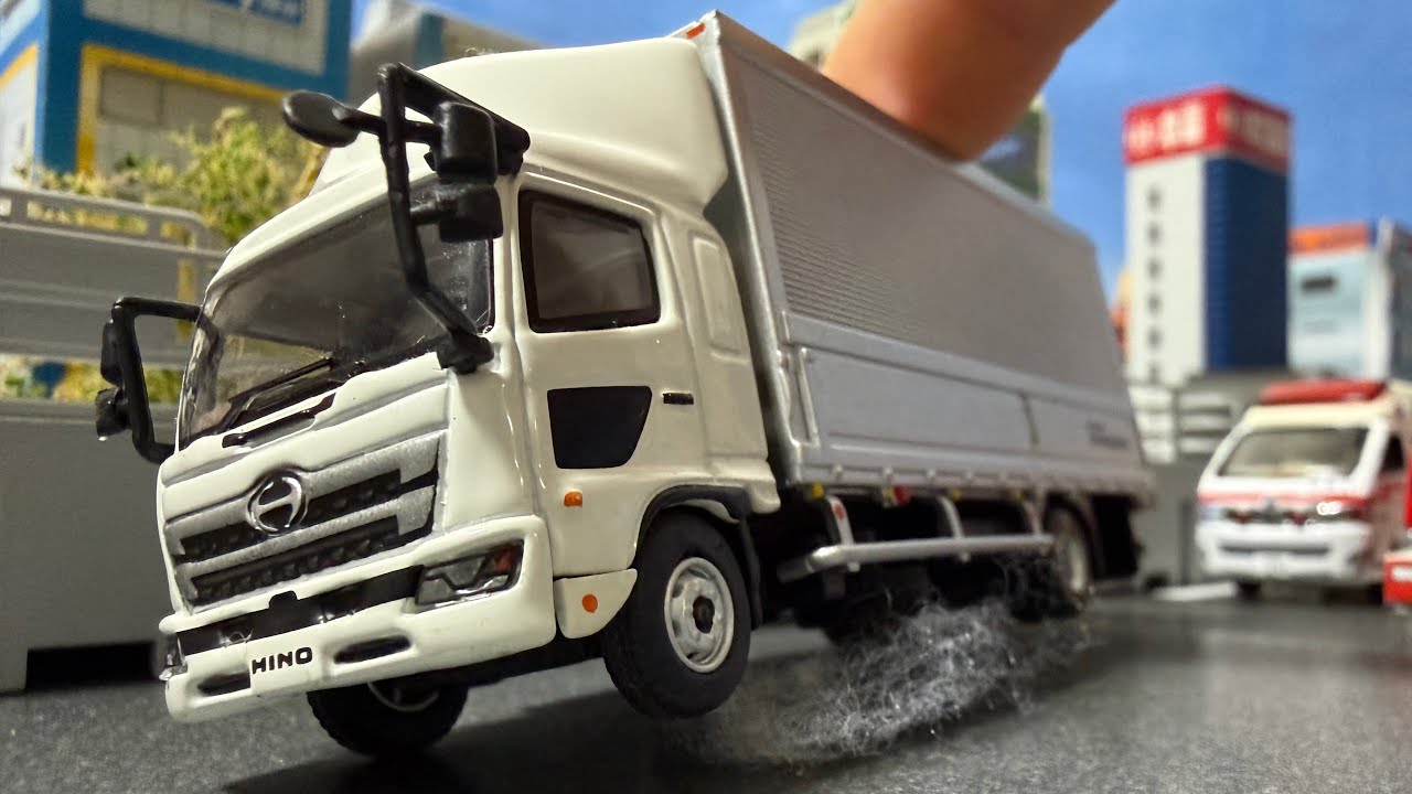 【密着】交通事故多発…トラック事故発生！人助けに奔走するジャパン交通局【働く車】tomica Truck Accident Emergency Stop Motion