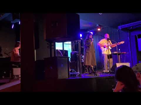 Estrella fugaz, Valdivia y Betacam. Max y Ellen en directo