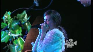 Angus &amp; Julia Stone - Mango Tree (Live in Sydney) | Moshcam