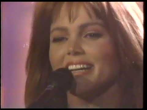 Belinda Carlisle on the (short lived) U.S. "Top of the Pops" with Nia Peeples 1987.