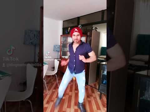 con la mano el el piso