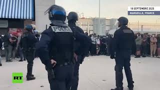 Massive Clashes in France: Protests Erupt Against Macron’s Budget Policy 🇫🇷🔥