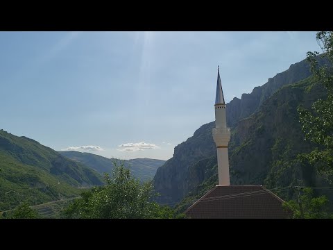 Ezani në xhaminë e fshatit Fshat, Kukës (Bekim BICI)