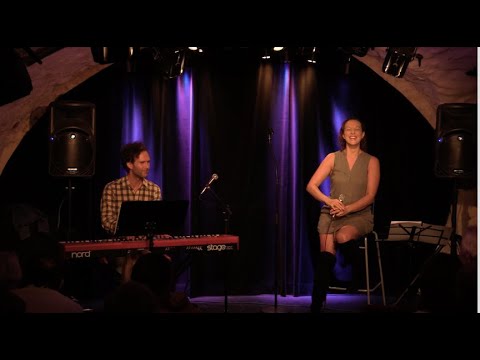 La fille sur le pont