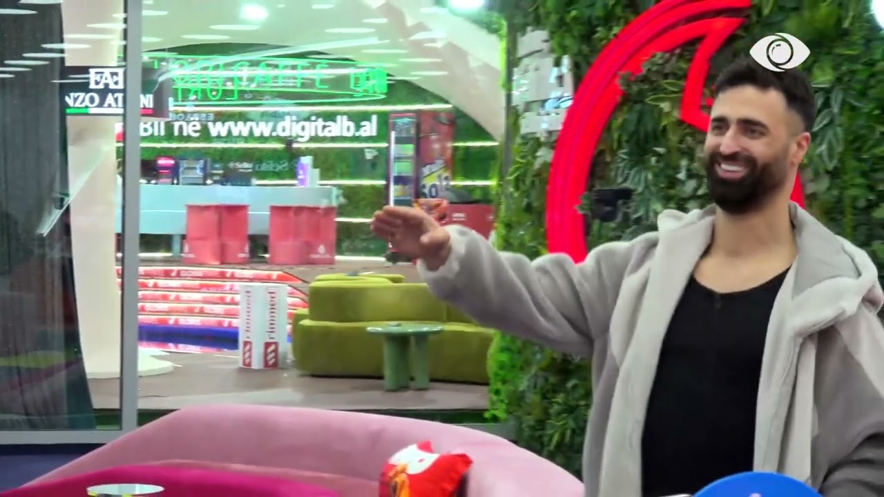 “Do pushosh?”/ Eriku “thumbon” Brikenën, bën rreshtore me Keijsin si ushtarë: Gatitu, shefe!