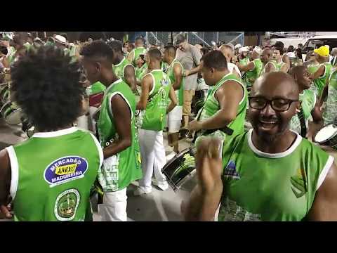 Bateria do Império Serrano no ensaio técnico do Sambódromo