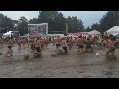 Przystanek Woodstock 2012 - Happysad - Ulewa - zabawa w błocie - błoto