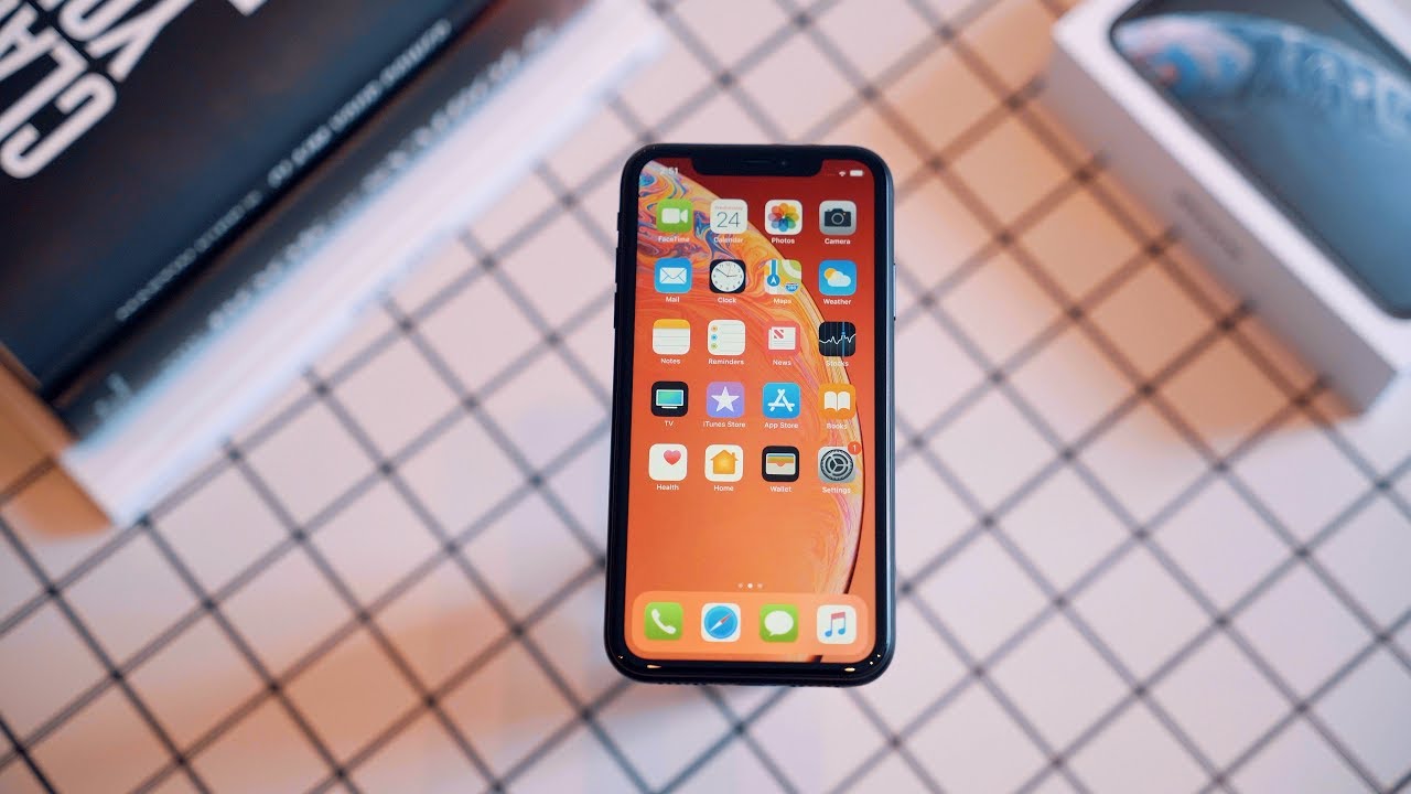 iPhone XR Unboxing and Hands On