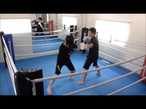 右クロスカウンターが当たる瞬間。本日のスパーリング動画。ソアーボクシング