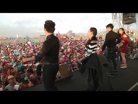 Yoga pluto dan palu butung feat erie suzan