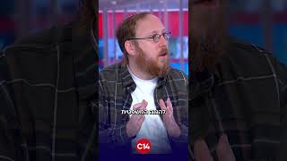 ברל'ה קרומבי, שניהל בעבר קמפיין למען פלדשטיין, תוקף אותו על רקע אמירותיו האחרונות (חדשות ערוץ 14) - התמונה מוצגת ישירות מתוך אתר האינטרנט יוטיוב. זכויות היוצרים בתמונה שייכות ליוצרה. קישור קרדיט למקור התוכן נמצא בתוך דף הסרטון