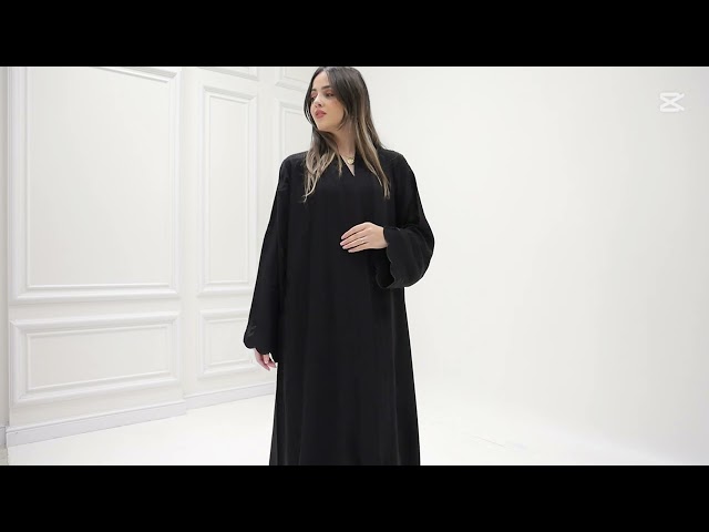 عباية كريب ملكي مطرزة بالأسود 1138401